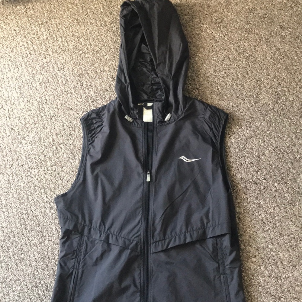 👟 Woman’s Saucony running vest